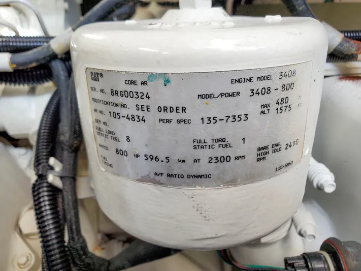  Yacht Photos Pics Engine label on a 1997 Sea Ray 580 Super Sun Sport, detailing specifications and performance data.