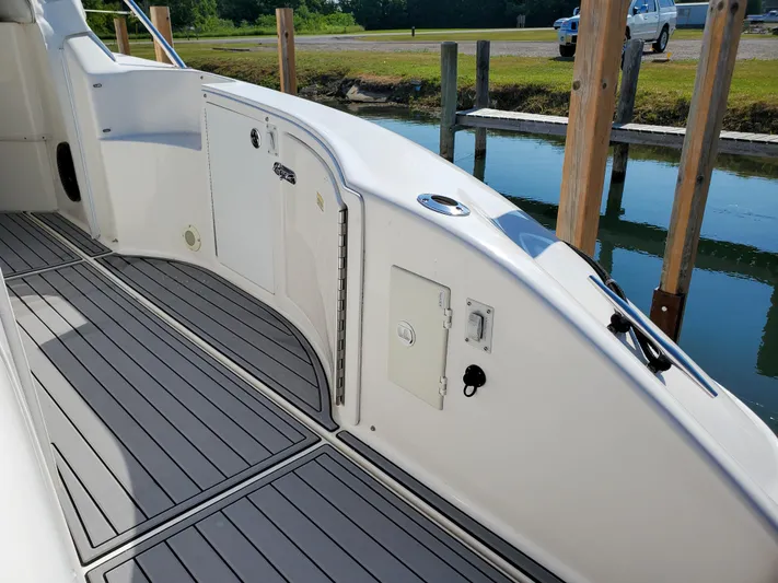  Yacht Photos Pics 1997 Sea Ray 580 Super Sun Sport yacht deck with sleek white finish and modern design.