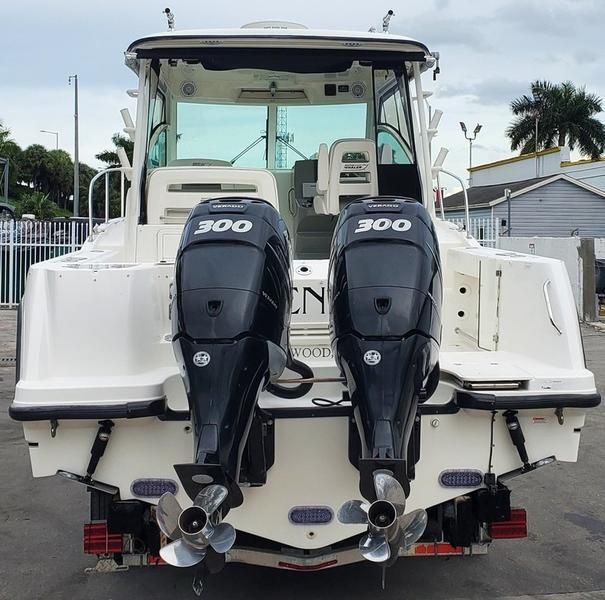 2014 Boston Whaler 315 Conquest