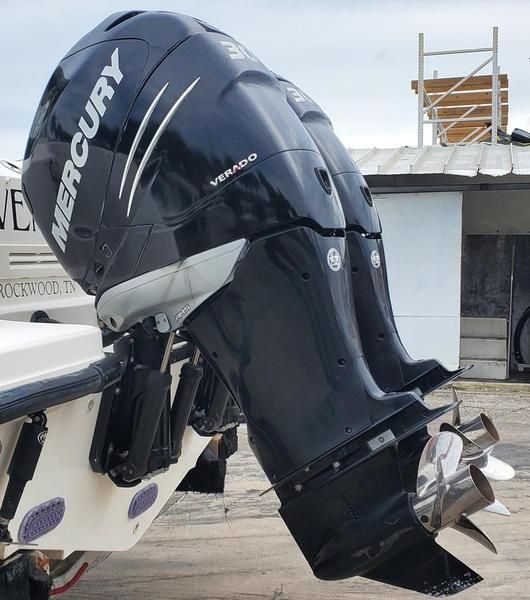 2014 Boston Whaler 315 Conquest