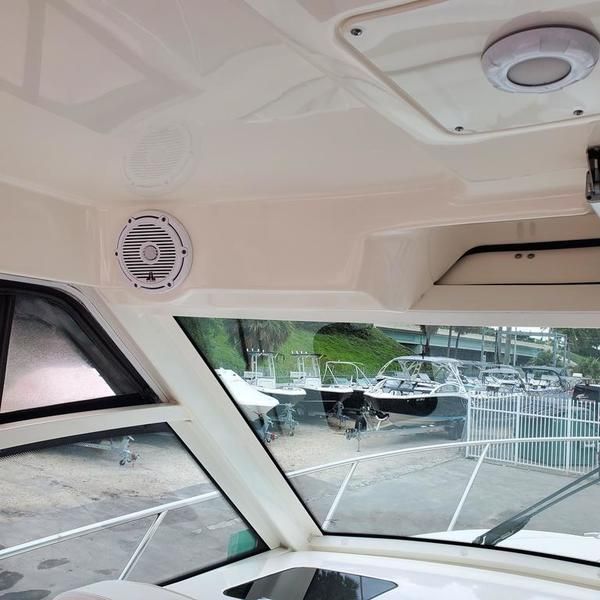 2014 Boston Whaler 315 Conquest
