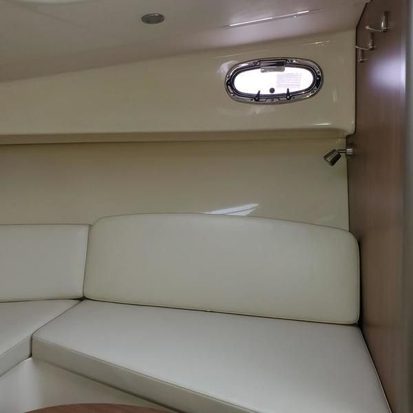 2014 Boston Whaler 315 Conquest