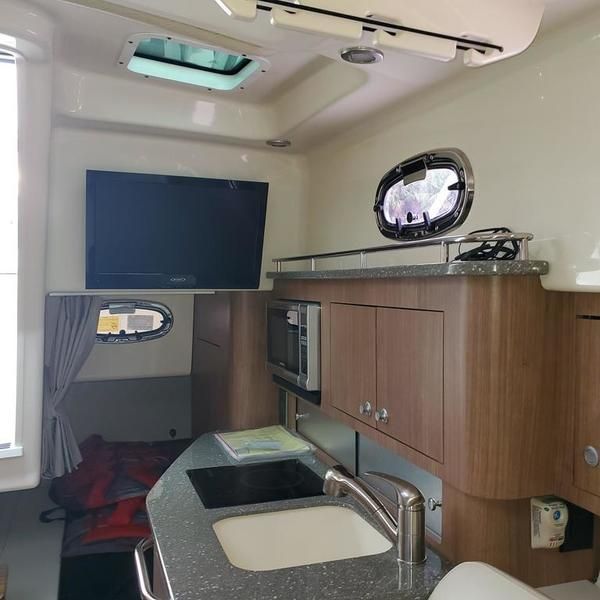 2014 Boston Whaler 315 Conquest