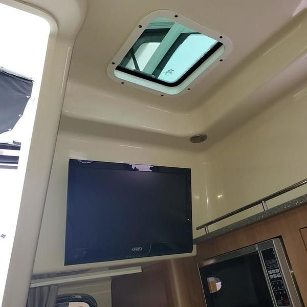 2014 Boston Whaler 315 Conquest