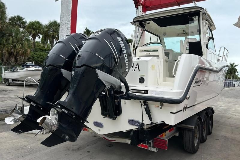 2014 Boston Whaler 315 Conquest