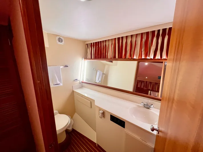 Lionheart Yacht Photos Pics 