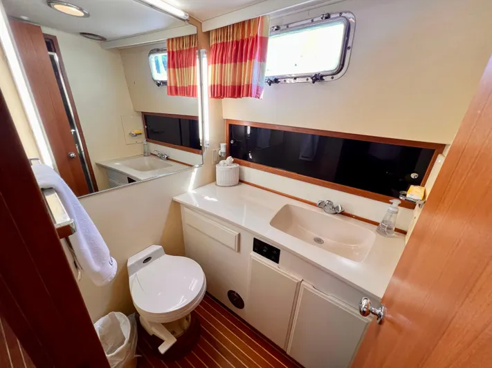 Lionheart Yacht Photos Pics 