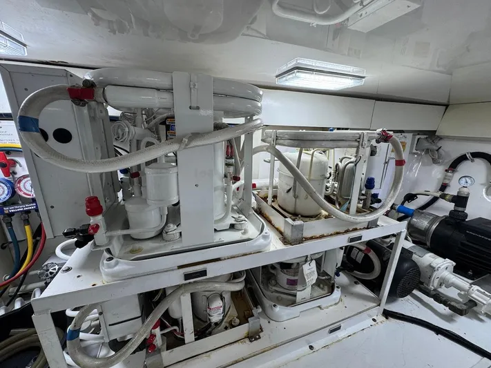  Yacht Photos Pics Engine room of 2007 Viking 52 Convertibles yacht, showcasing mechanical equipment and piping.