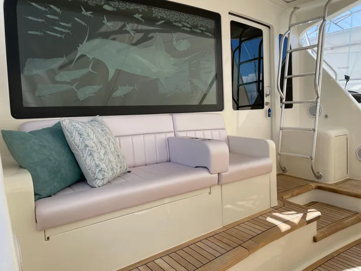  Yacht Photos Pics 2007 Viking 52 Convertibles yacht interior with cushioned seating and decorative pillows.