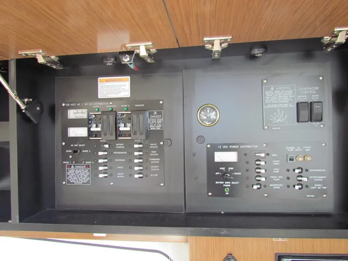 Simply Eriesistible Yacht Photos Pics 