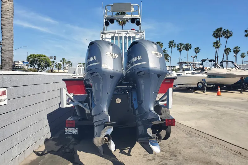  Yacht Photos Pics 1989 Boston Whaler Challenger with twin Yamaha 250 engines at a marina.