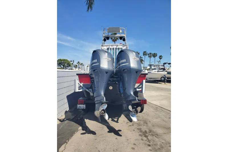  Yacht Photos Pics 1989 Boston Whaler Challenger with dual Yamaha 250 engines, parked outdoors.