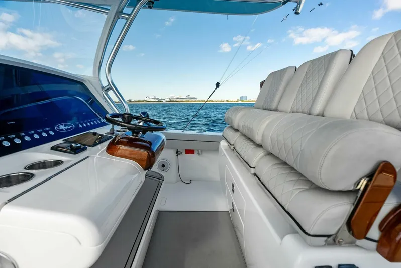  Yacht Photos Pics 2021 Valhalla Boatworks V-37