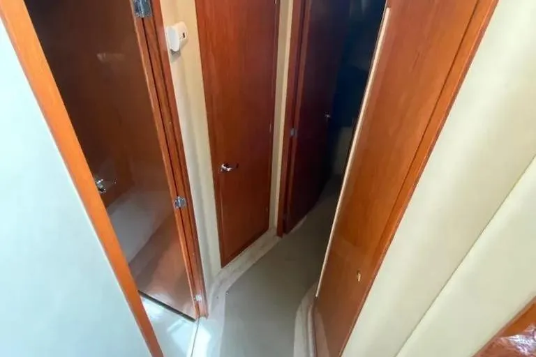  Yacht Photos Pics Interior hallway of 2000 Sea Ray 400 Sedan Bridge with wooden doors.