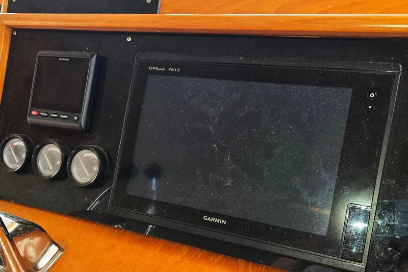 Laissez Faire Yacht Photos Pics Control panel of 1993 Ocean Alexander 423 Classicco with Garmin GPSMAP 7612 display.