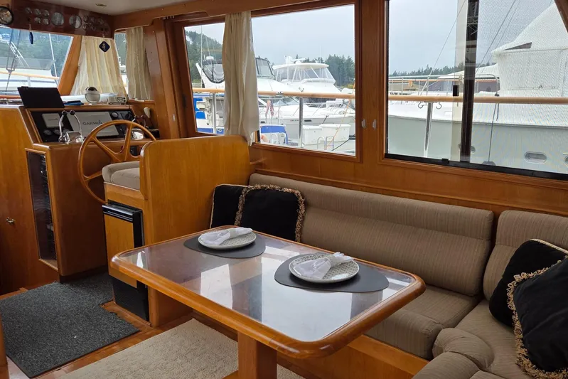 Laissez Faire Yacht Photos Pics Interior of 1993 Ocean Alexander 423 Classicco yacht with cozy seating and helm.