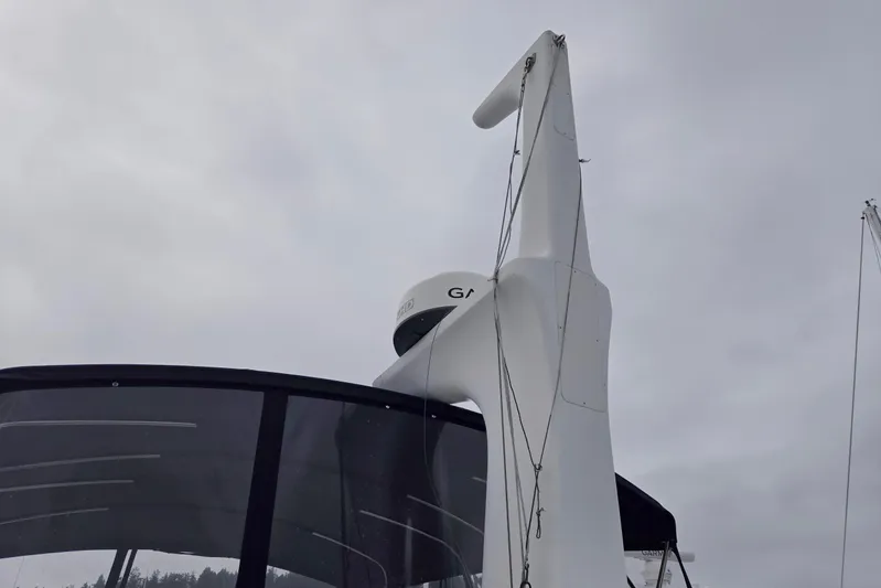 Laissez Faire Yacht Photos Pics Radar and mast of 1993 Ocean Alexander 423 Classicco against cloudy sky.