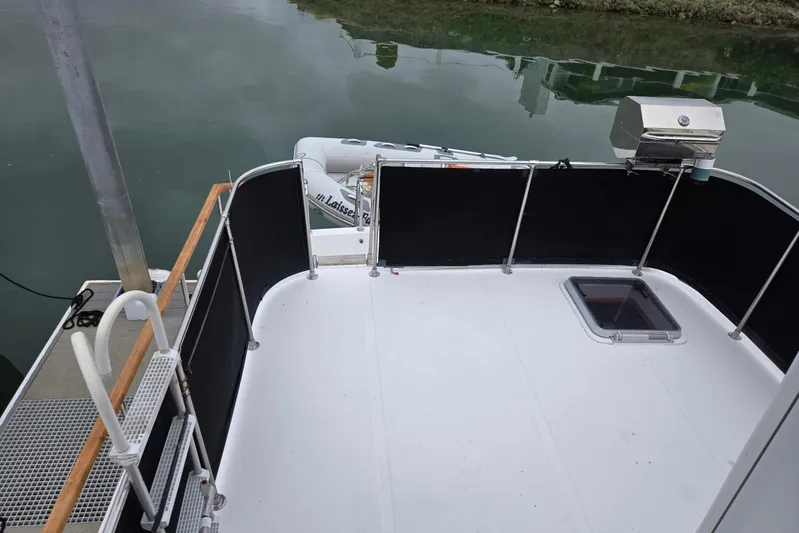 Laissez Faire Yacht Photos Pics 1993 Ocean Alexander 423 Classicco yacht deck with railing and hatch.