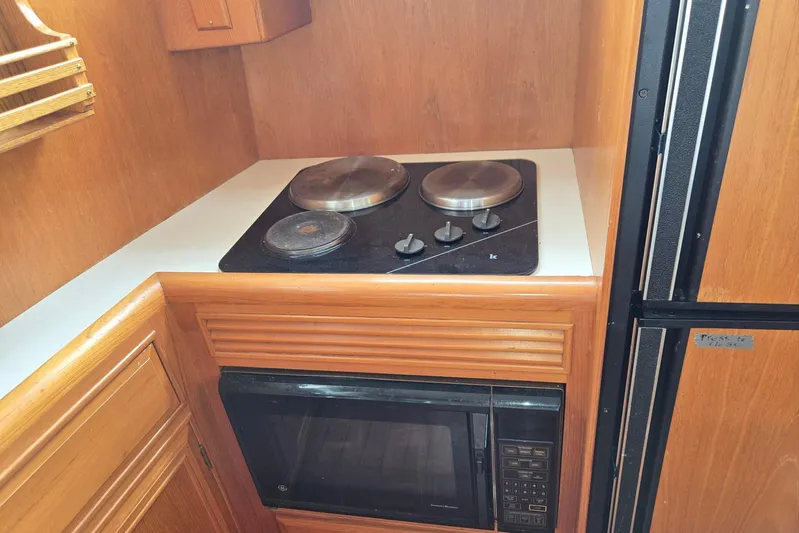 Laissez Faire Yacht Photos Pics Compact kitchen area in a 1993 Ocean Alexander 423 Classicco yacht with stove and microwave.