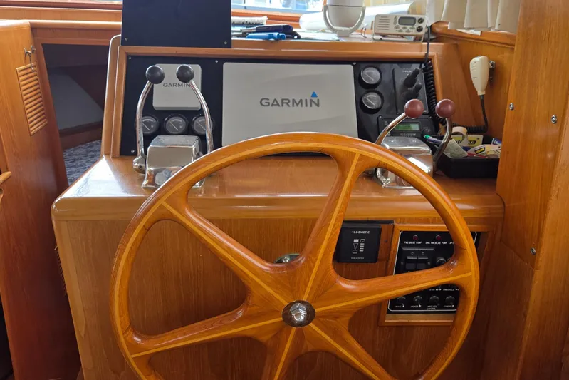 Laissez Faire Yacht Photos Pics 1993 Ocean Alexander 423 Classicco helm with Garmin navigation and wooden steering wheel.