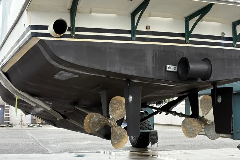 Laissez Faire Yacht Photos Pics 1993 Ocean Alexander 423 Classico yacht hull and propellers in dry dock.
