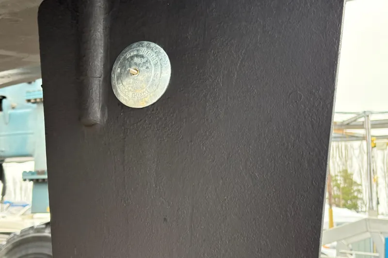 Laissez Faire Yacht Photos Pics Close-up of Ocean Alexander 423 Classico 1993 hull with metal fitting.