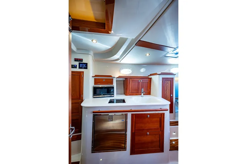 Catnap Yacht Photos Pics Luxurious interior of 2023 Hinckley Sport Boat 40 X with modern kitchen amenities.