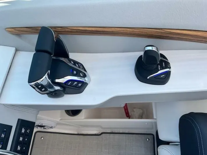  Yacht Photos Pics 2024 Regal 29 boat controls with sleek design and modern features.