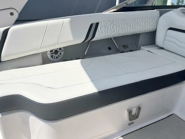  Yacht Photos Pics 2024 Regal 29 boat interior with white cushioned seating and speaker.