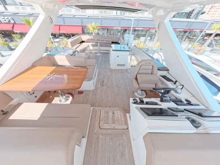  Yacht Photos Pics Luxurious 2016 Sea Ray L650 Fly yacht interior with spacious seating and modern amenities.