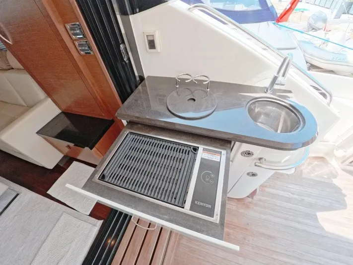  Yacht Photos Pics Outdoor kitchenette on 2016 Sea Ray L650 Fly yacht with grill and sink.