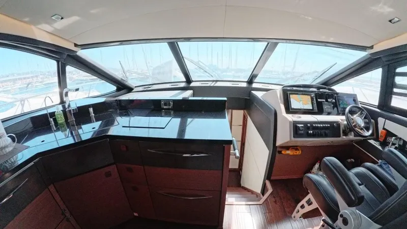  Yacht Photos Pics Luxurious 2016 Sea Ray L650 Fly yacht interior with modern helm and panoramic windows.