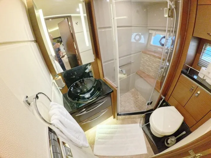  Yacht Photos Pics Luxurious bathroom in 2016 Sea Ray L650 Fly yacht with modern fixtures and elegant design.