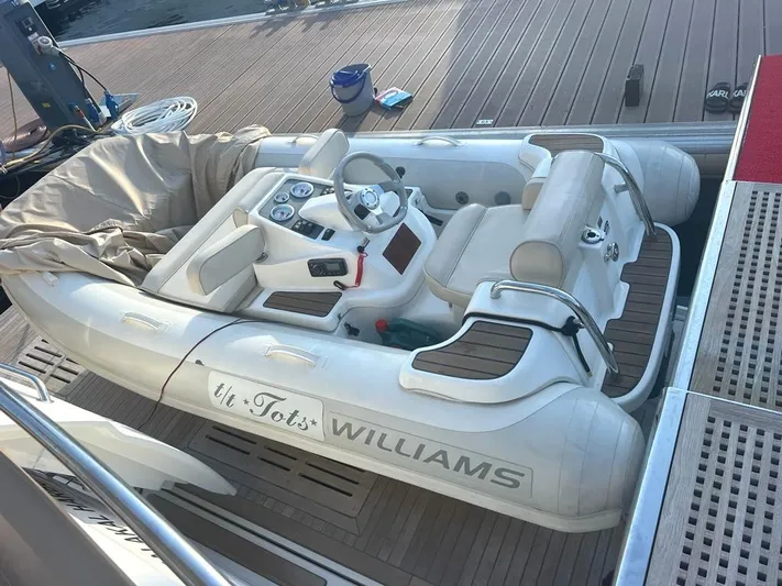  Yacht Photos Pics Inflatable boat on deck of 2016 Sea Ray L650 Fly yacht.