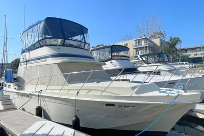Uniflite Double Cabin Motor Yacht