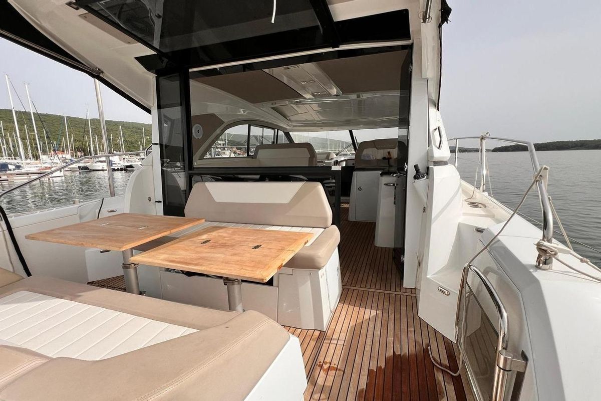 2017 Jeanneau 46 