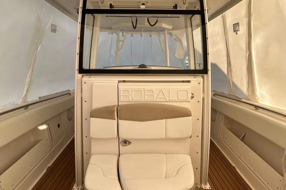 2018 Robalo R302 Center Console Center Console for sale - YachtWorld