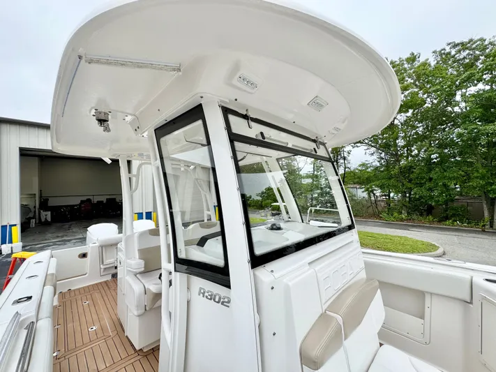  Yacht Photos Pics 2018 Robalo R302 Center Console boat with sleek design and spacious deck.