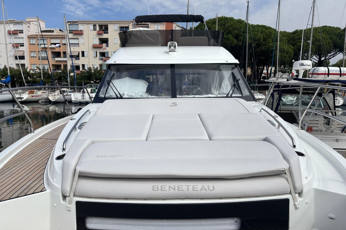 2025 Beneteau 42 