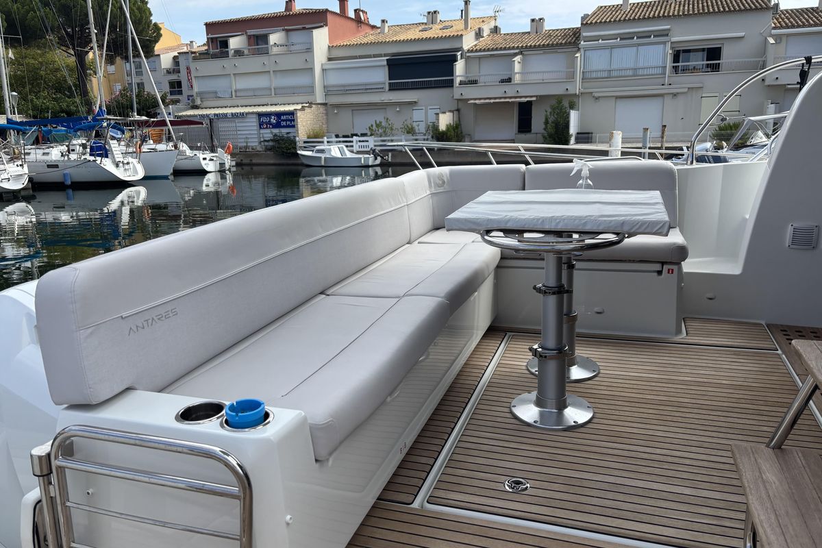 2025 Beneteau 42 