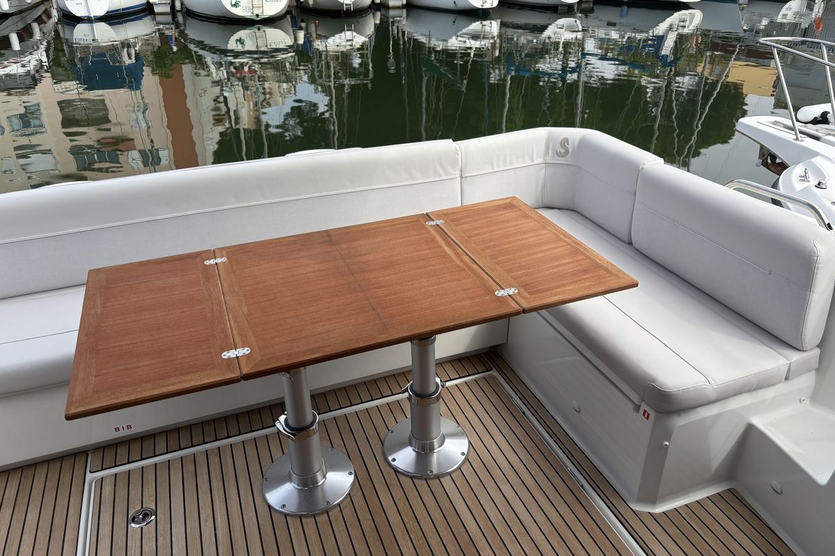 2025 Beneteau 42 