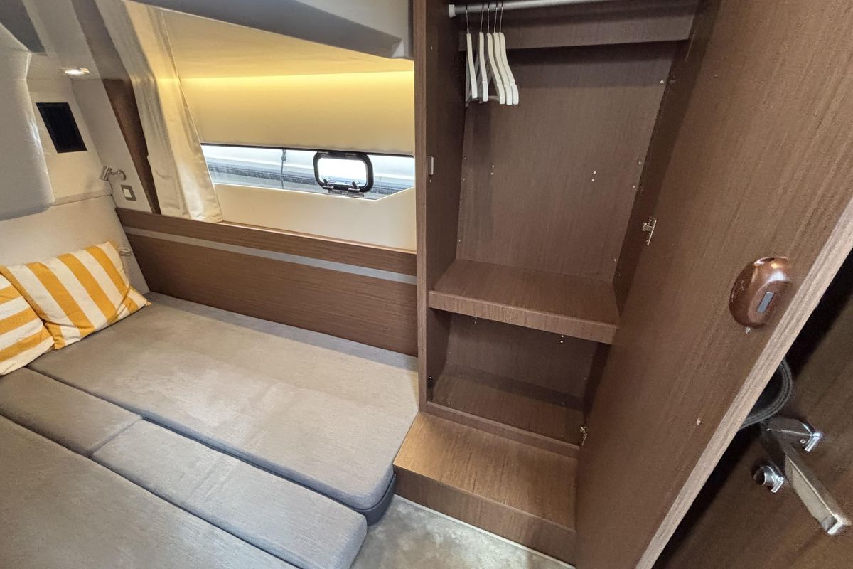 2025 Beneteau 42 
