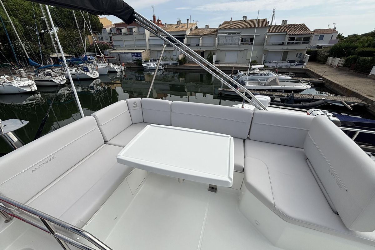 2025 Beneteau 42 