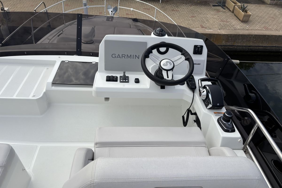 2025 Beneteau 42 