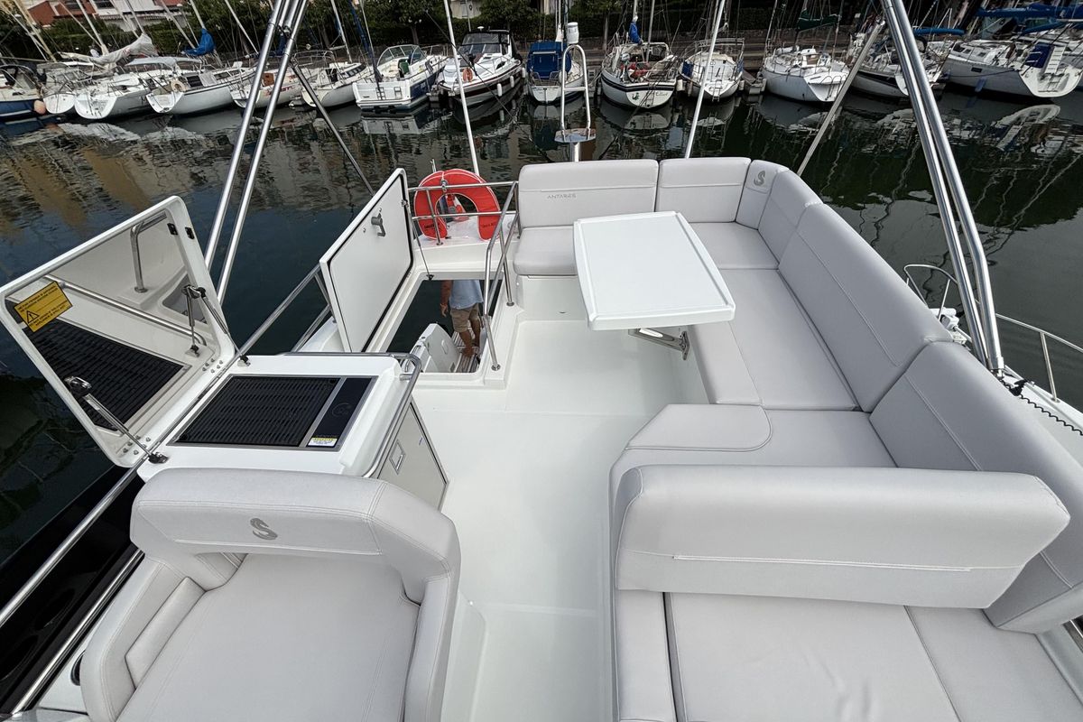 2025 Beneteau 42 