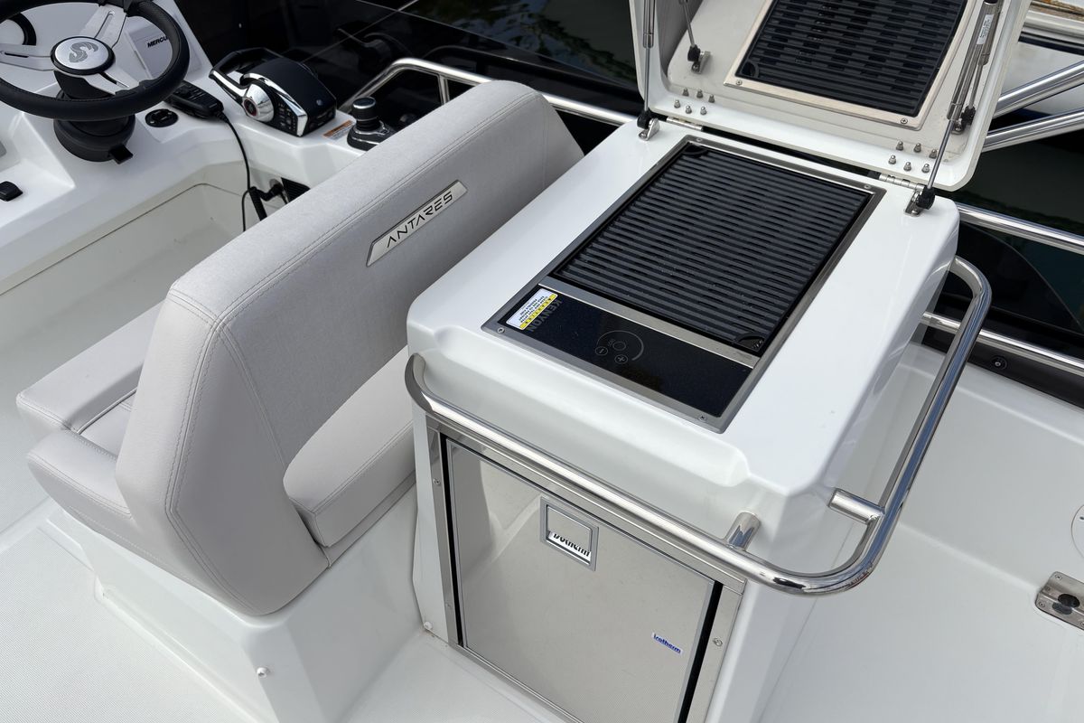 2025 Beneteau 42 
