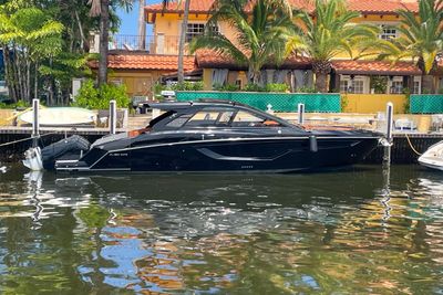 Cruisers Yachts 42 GLS South Beach Outboard
