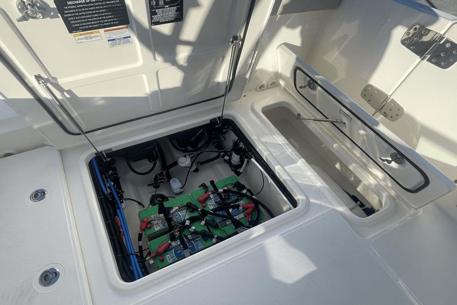 2021 Boston Whaler 28 Vantage