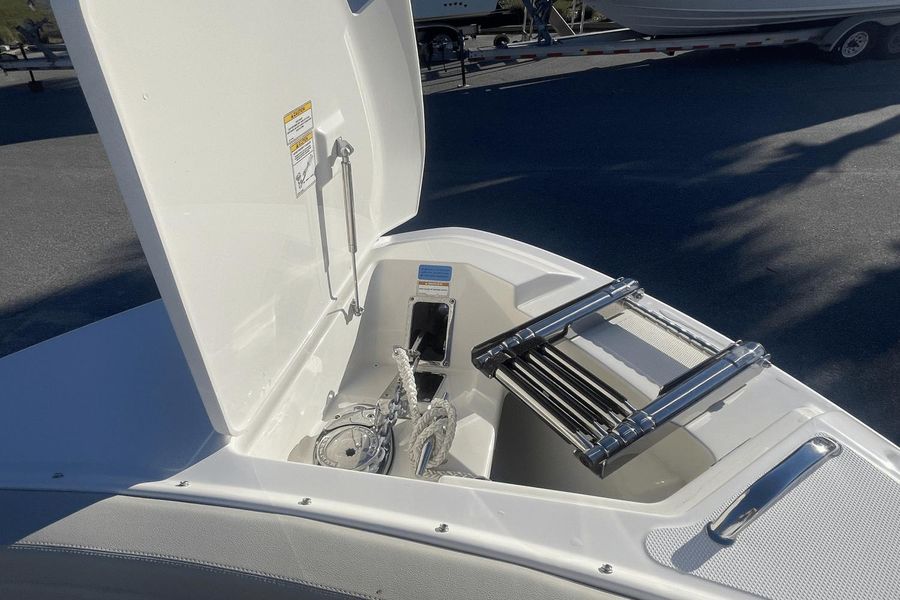 2021 Boston Whaler 28 Vantage