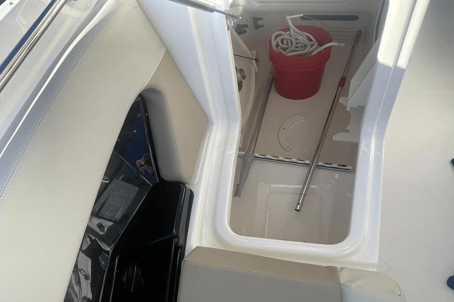 2021 Boston Whaler 28 Vantage